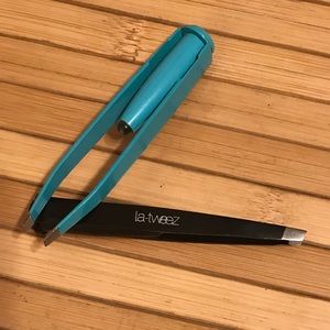 2 lighted tweezers
